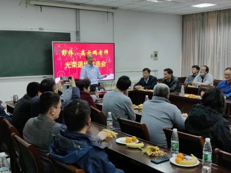 张保生老师主持座谈会